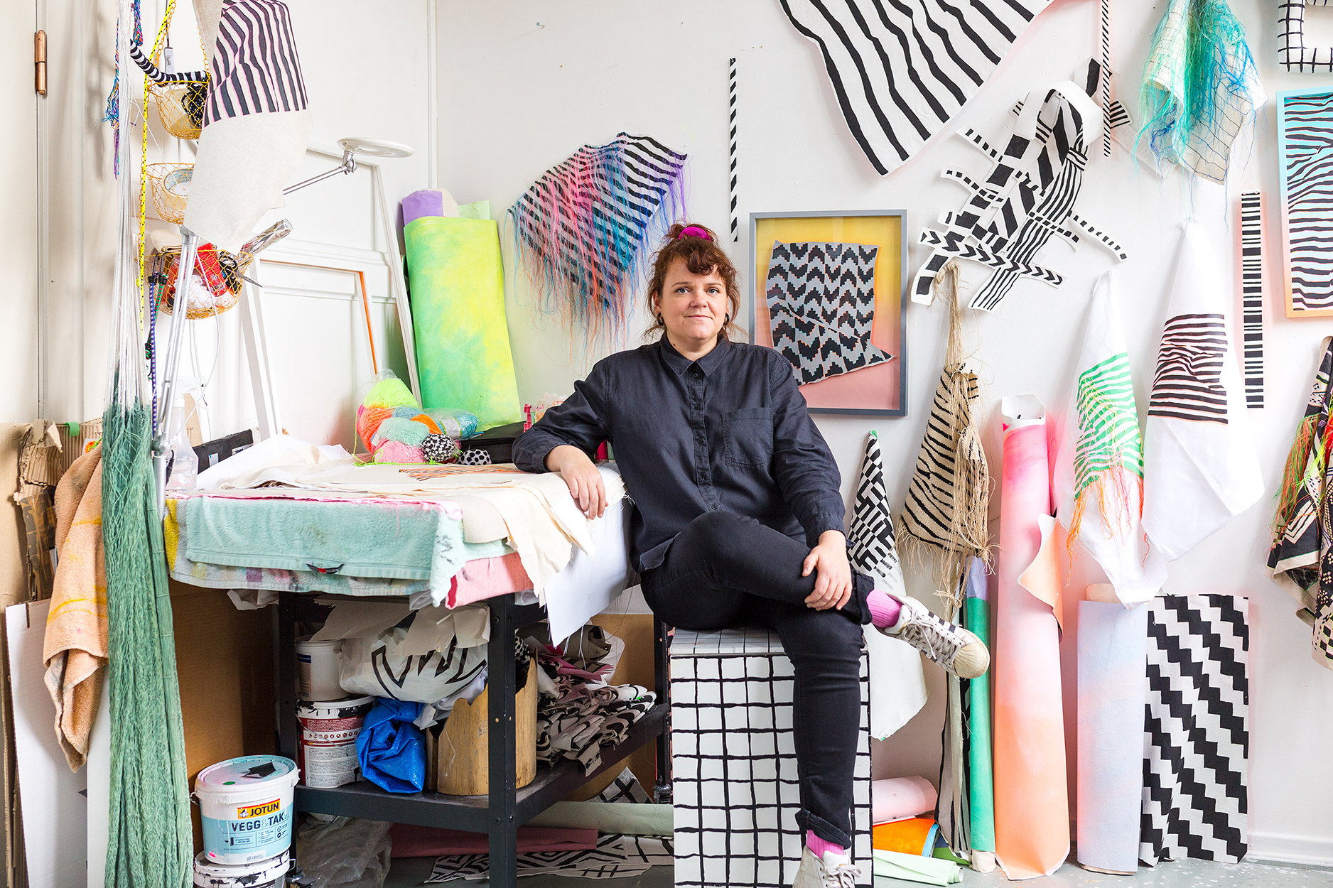 Kunstner Hilde Frantzen på sitt atelier.